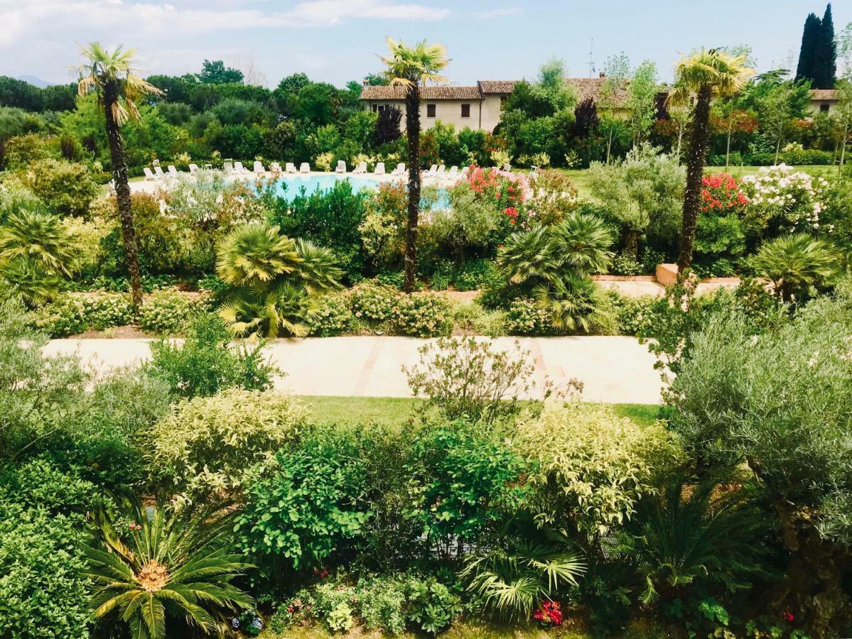 סירמיונה Sky Fort Garda View מראה חיצוני תמונה